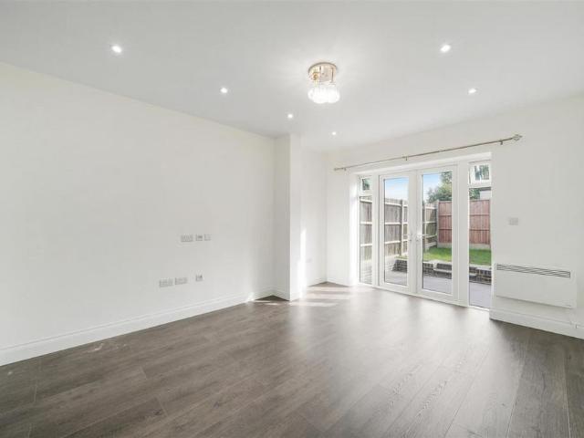 1 bedroom semi detached house to rent