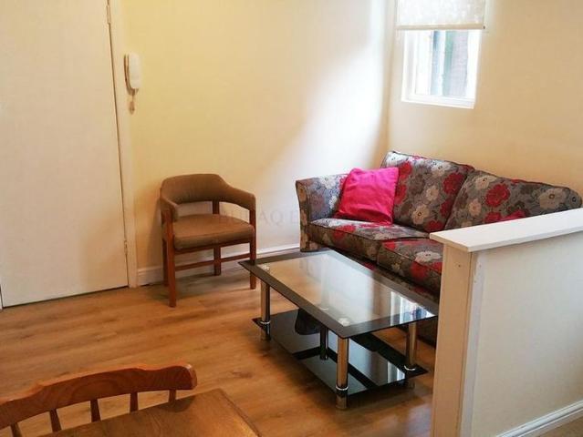 1 bedroom semi detached house to rent