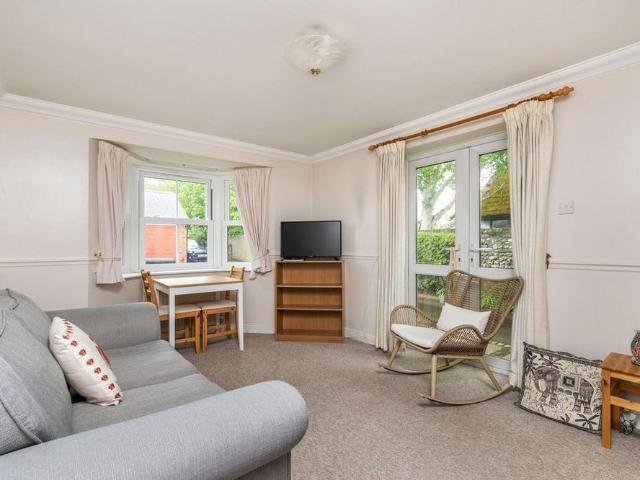 1 bedroom semi detached house to rent