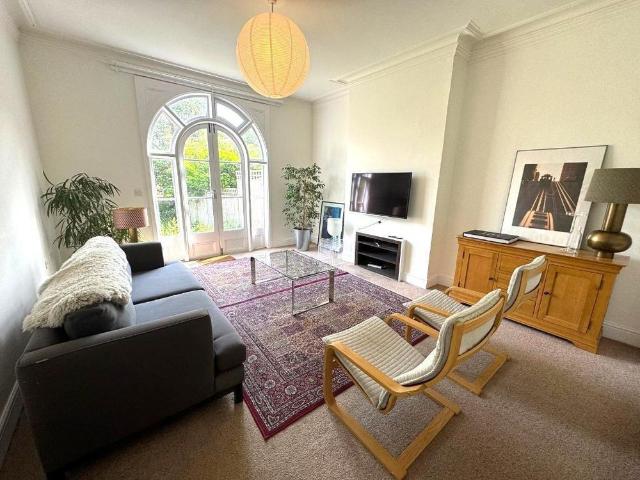 1 bedroom semi detached house to rent