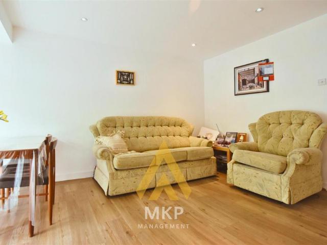 1 bedroom semi detached house to rent