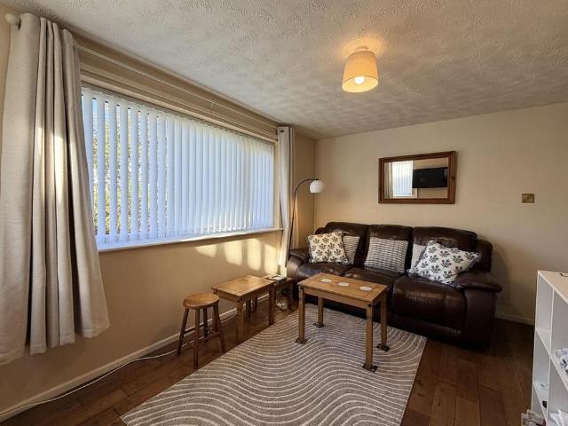 1 bedroom semi detached house to rent
