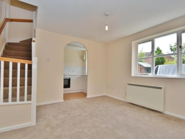 1 bedroom semi detached house to rent