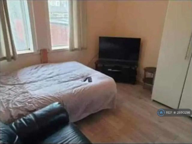 1 bedroom semi detached house to rent