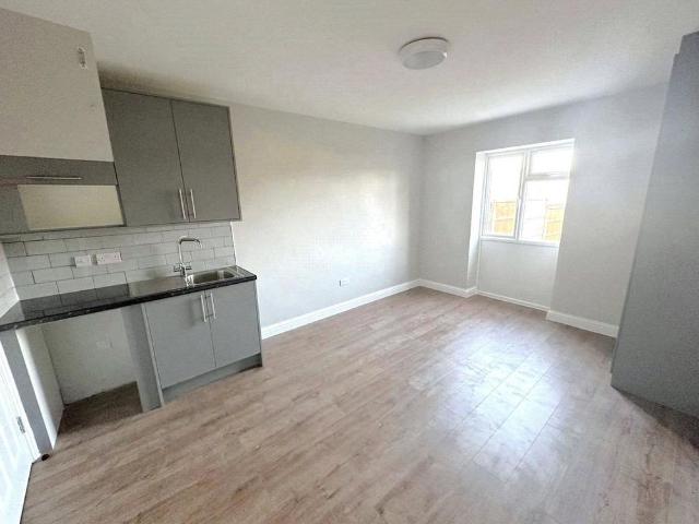 1 bedroom semi detached house to rent