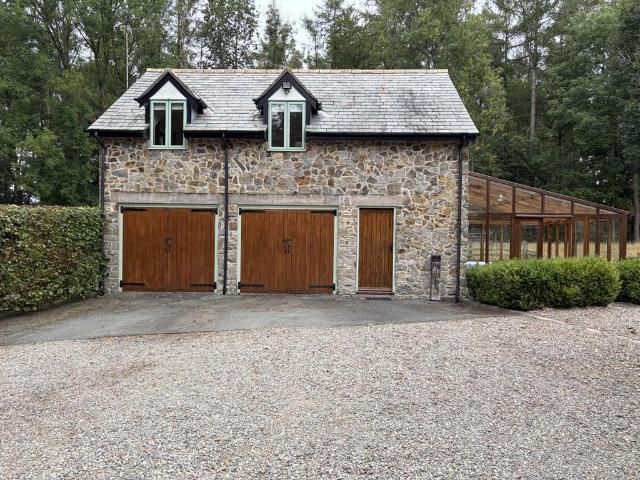 1 bedroom semi detached house to rent
