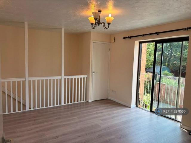 1 bedroom semi detached house to rent