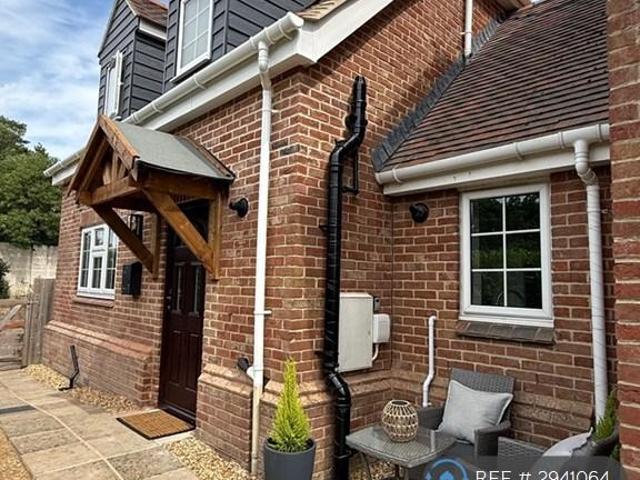 1 bedroom semi detached house to rent