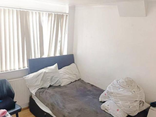 1 bedroom semi detached house to rent