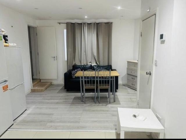 1 bedroom semi detached house to rent