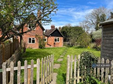 1 bedroom semi detached house to rent