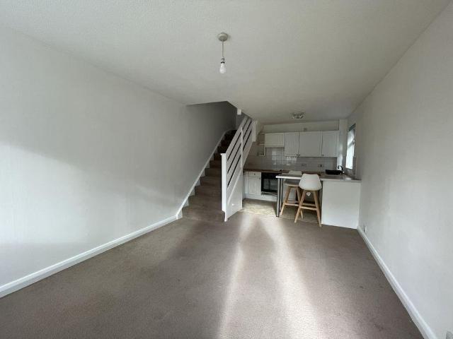 1 bedroom semi detached house to rent