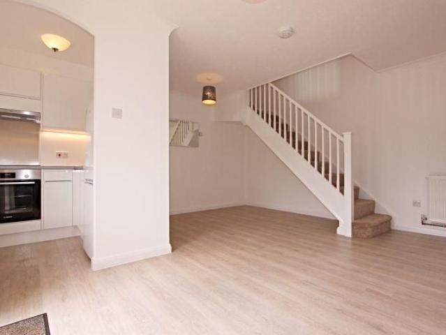 1 bedroom semi detached house to rent