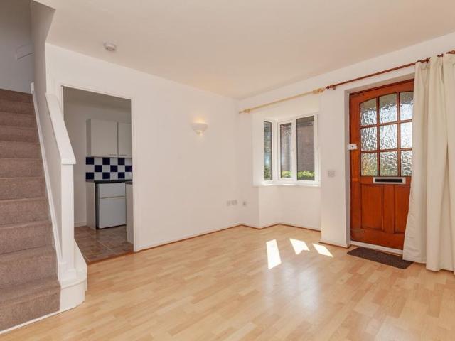 1 bedroom semi detached house to rent