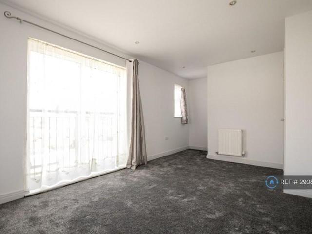 1 bedroom semi detached house to rent