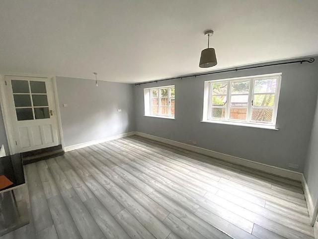 1 bedroom semi detached house to rent