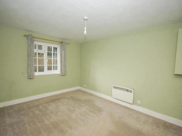 1 bedroom semi detached house to rent