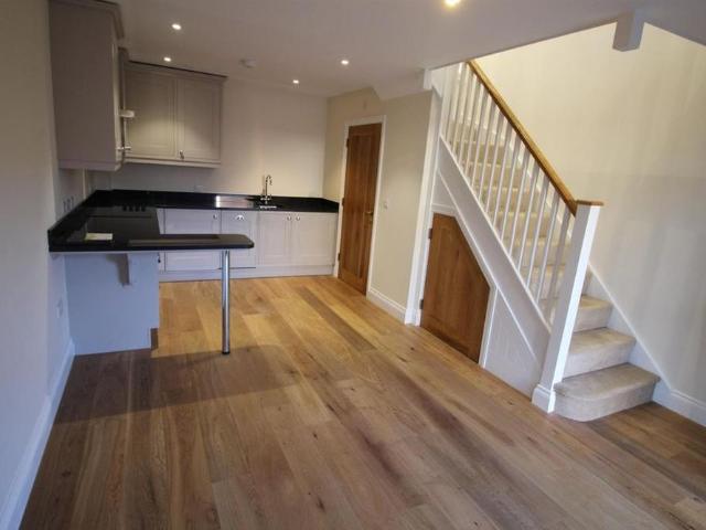 1 bedroom semi detached house to rent