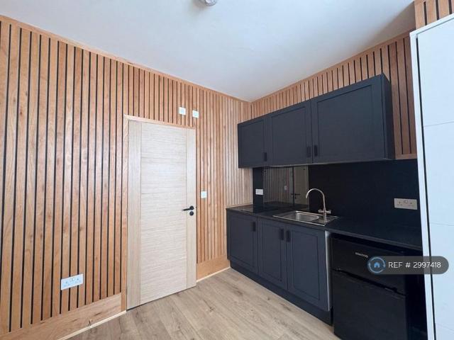 1 bedroom semi detached house to rent