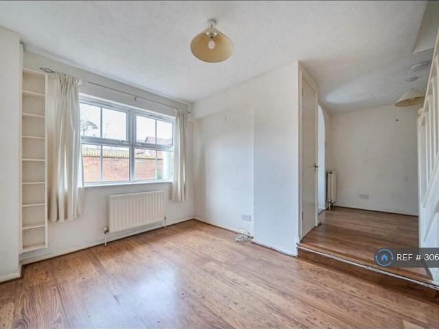1 bedroom semi detached house to rent