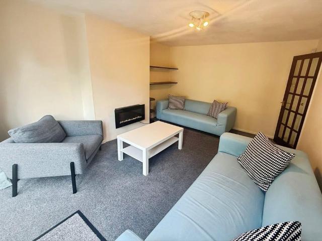1 bedroom semi detached house to rent