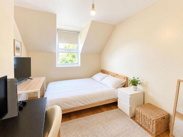 1 bedroom semi detached house to rent