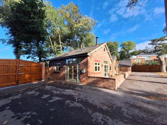 1 bedroom semi detached house to rent