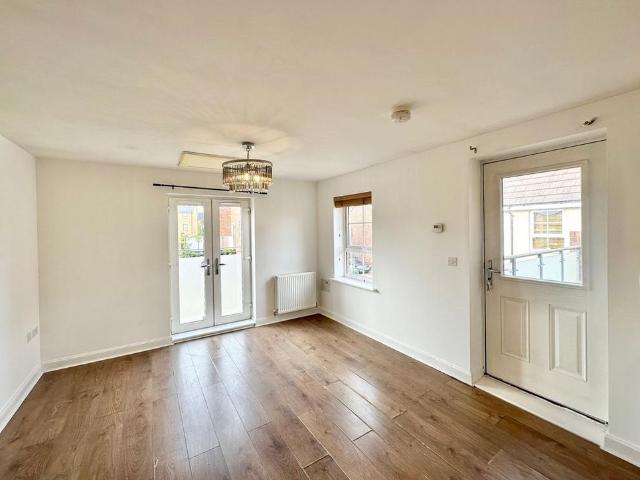 1 bedroom semi detached house to rent