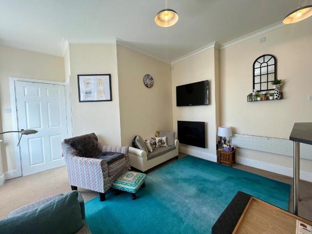 1 bedroom semi detached house to rent
