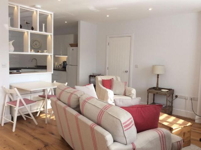 1 bedroom semi detached house to rent