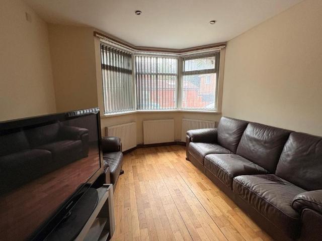 1 bedroom semi detached house to rent