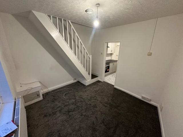 1 bedroom semi detached house to rent