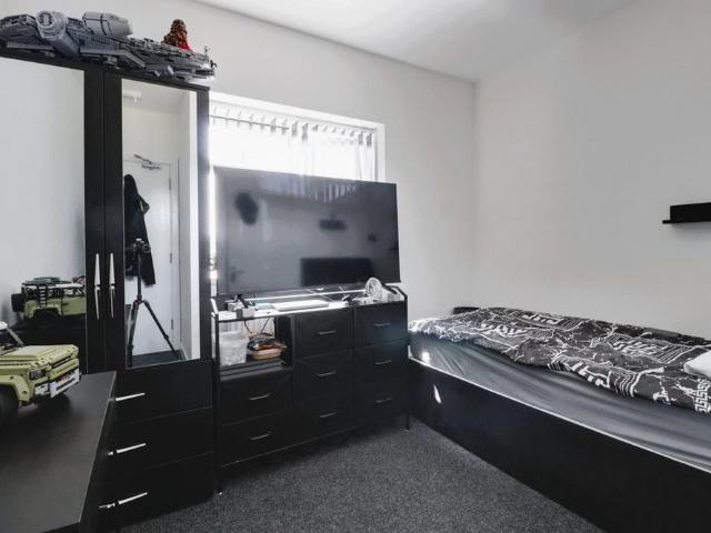 1 bedroom semi detached house to rent