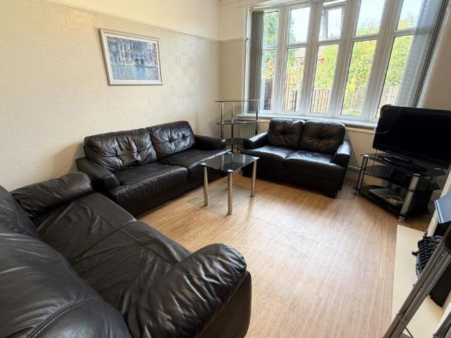 1 bedroom semi detached house to rent