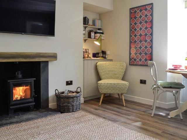 1 bedroom semi detached house to rent