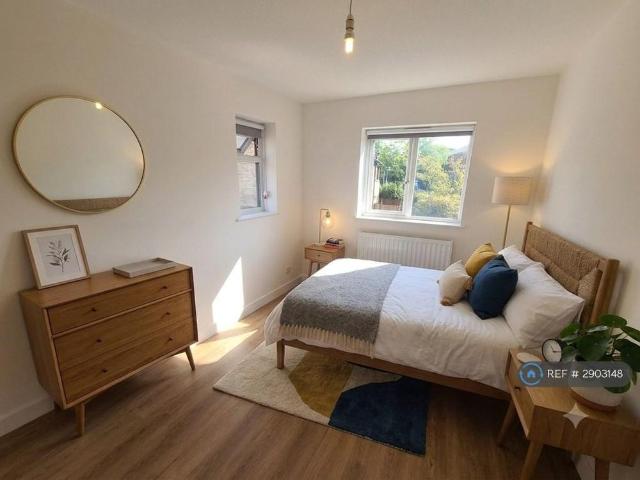 1 bedroom semi detached house to rent