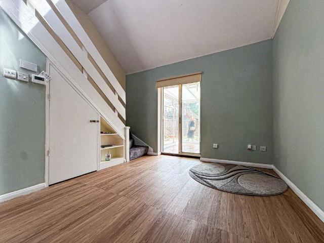 1 bedroom semi detached house to rent