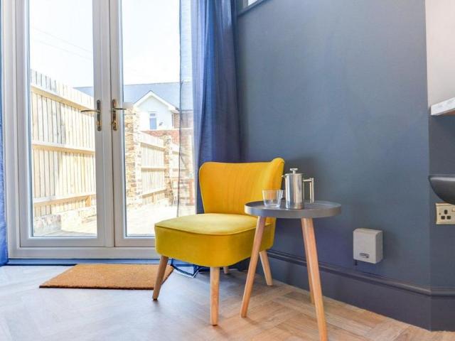 1 bedroom semi detached house to rent
