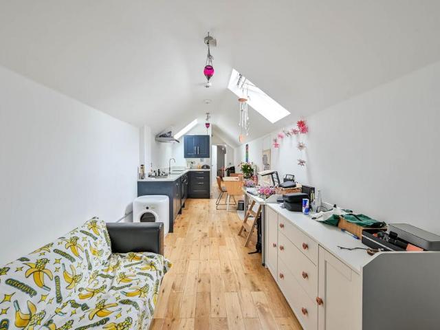 1 bedroom semi detached house to rent
