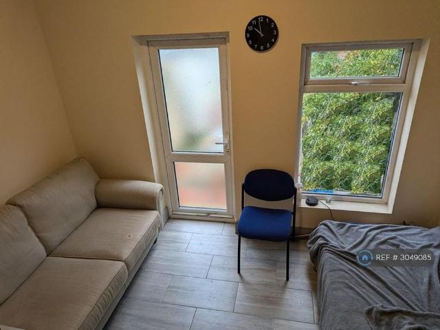 1 bedroom semi detached house to rent
