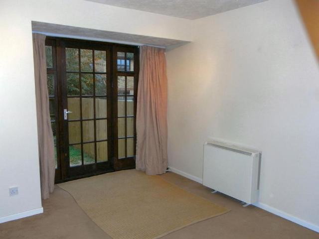 1 bedroom semi detached house to rent