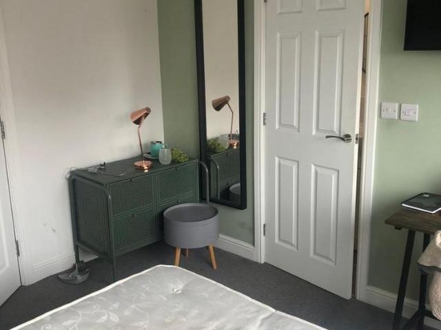 1 bedroom semi detached house to rent