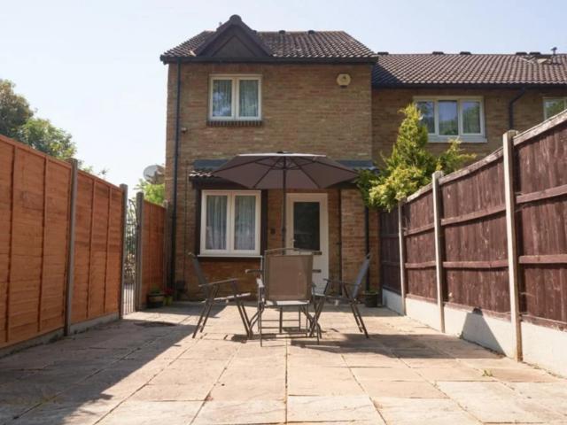 1 bedroom semi detached house to rent