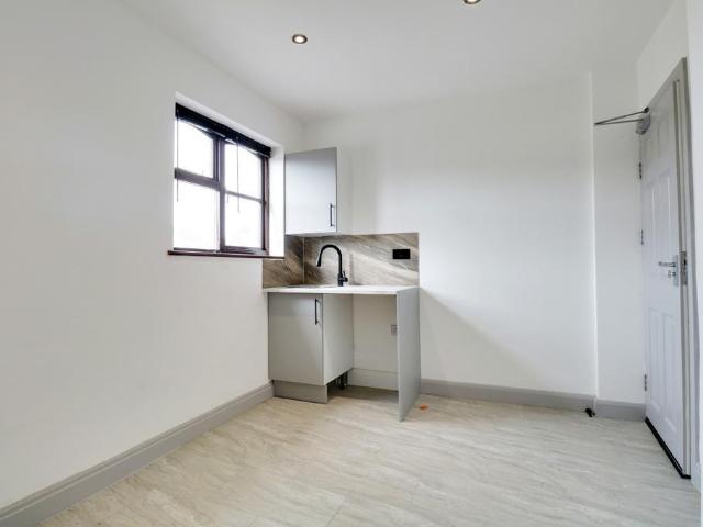 1 bedroom semi detached house to rent