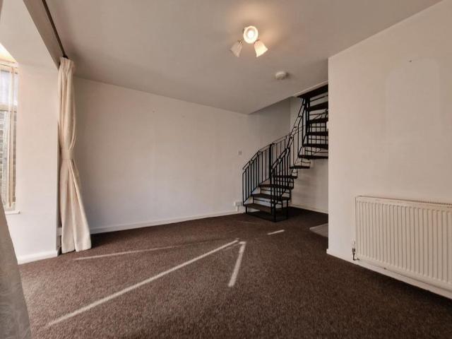 1 bedroom semi detached house to rent