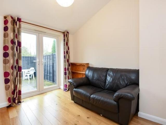 1 bedroom semi detached house to rent