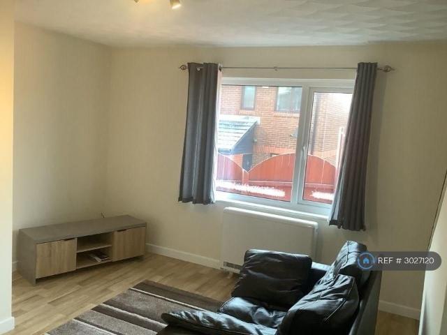 1 bedroom semi detached house to rent