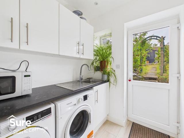 1 bedroom semi detached house to rent