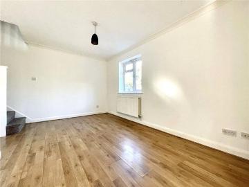 1 bedroom semi detached house to rent