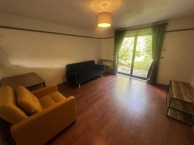 1 bedroom semi detached house to rent